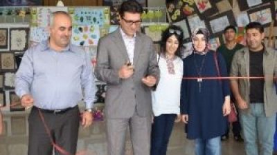 Köy Okulu Öğrencileri Resim Sergisi Açtı