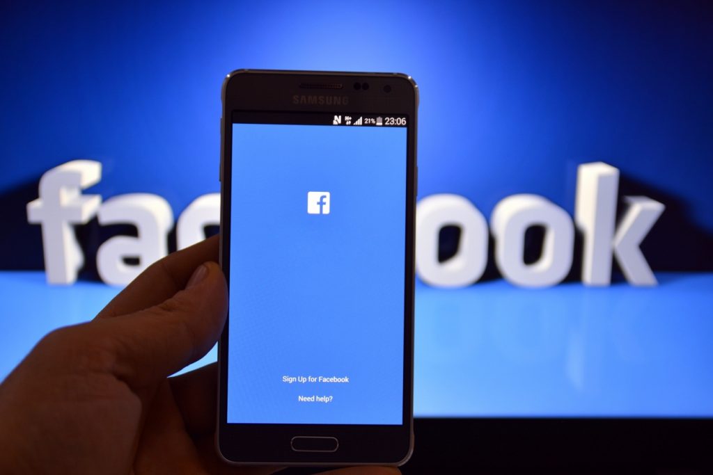 Facebook görüntüleme sayılarında hata tespit etti