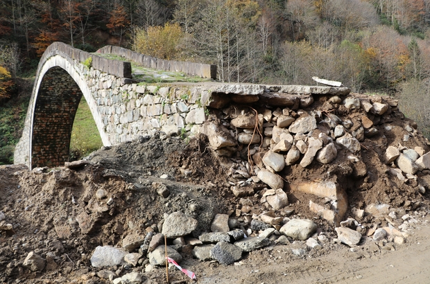 300 yıllık köprü hasar gördü